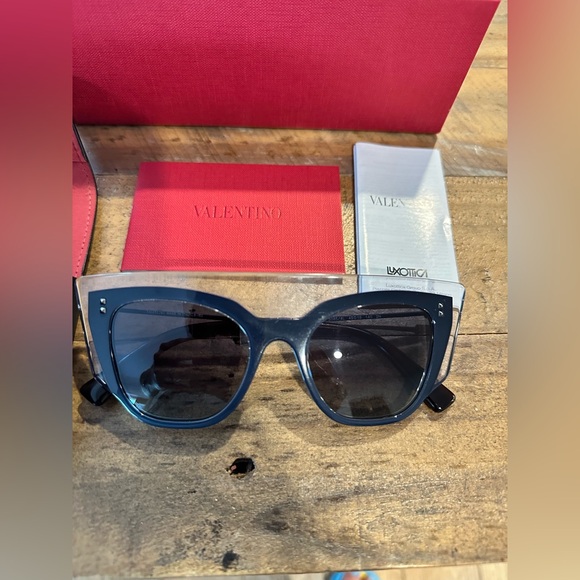 NIB VALENTINO Blue Square Sunglasses main image 9